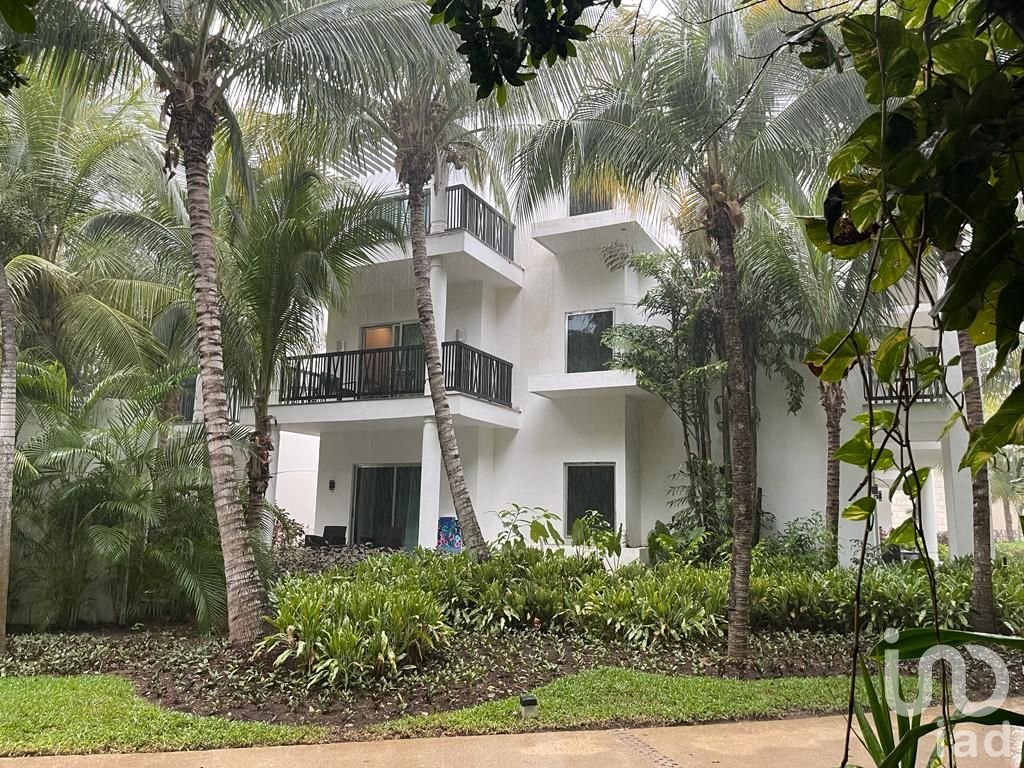 Departamento amueblado, en resort de lujo, con acceso a la playa en Playa del Carmen.