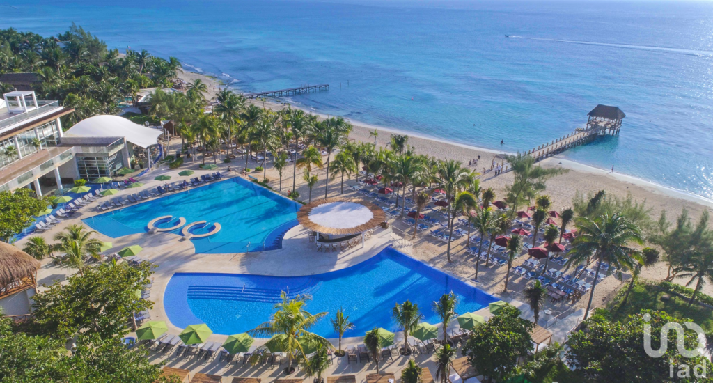 Departamento amueblado, en resort de lujo, con acceso a la playa en Playa del Carmen.