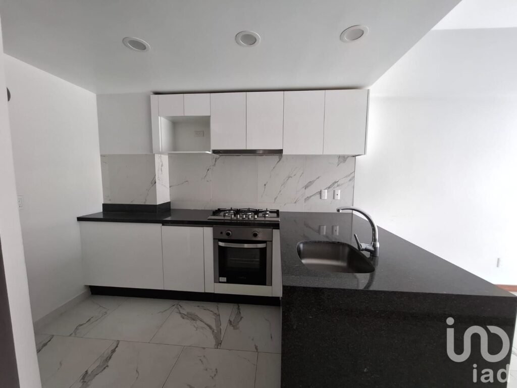 RENTA DEPARTAMENTO EN GRAND TOWER CERNTENARIO LISTO PARA HABITAR