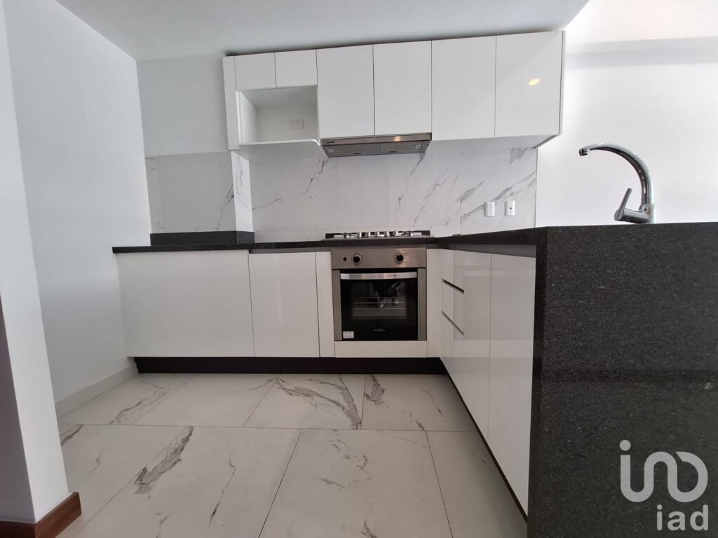 RENTA DEPARTAMENTO EN GRAND TOWER CERNTENARIO LISTO PARA HABITAR