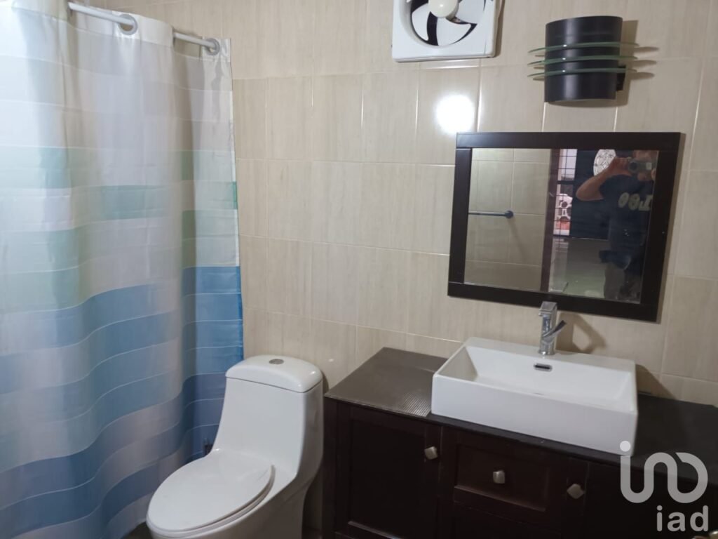 CASA CON AMPLIO JARDIN EN LAS FINCAS