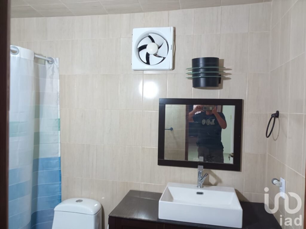 CASA CON AMPLIO JARDIN EN LAS FINCAS