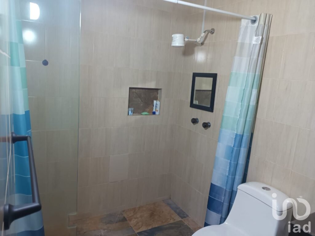 CASA CON AMPLIO JARDIN EN LAS FINCAS