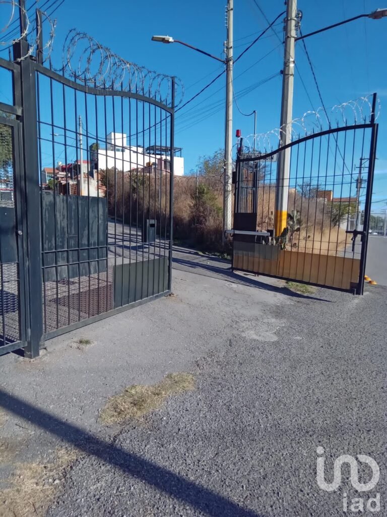 En venta terreno habitacional en lomas de san francisco tepojaco en privada con seguridad