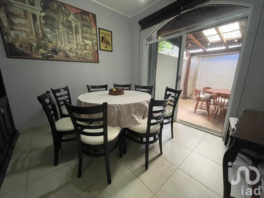 Residencia de 3 niveles en SM17 Cancún | Cerca de Costco | Residencial con alberca