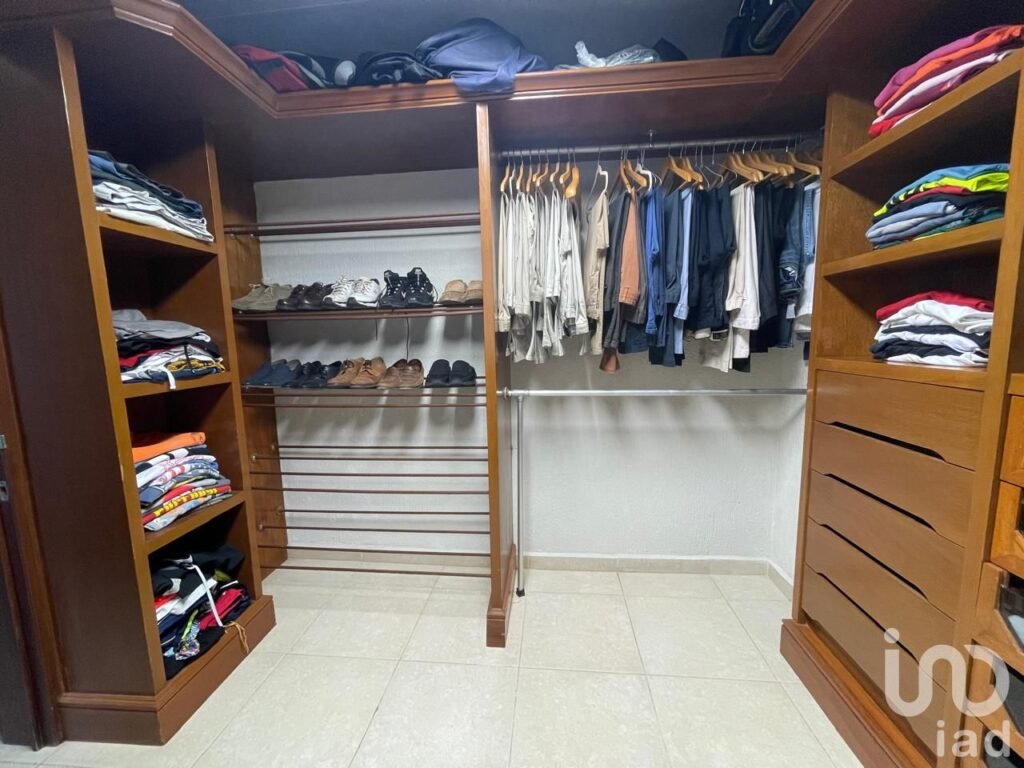 Residencia de 3 niveles en SM17 Cancún | Cerca de Costco | Residencial con alberca