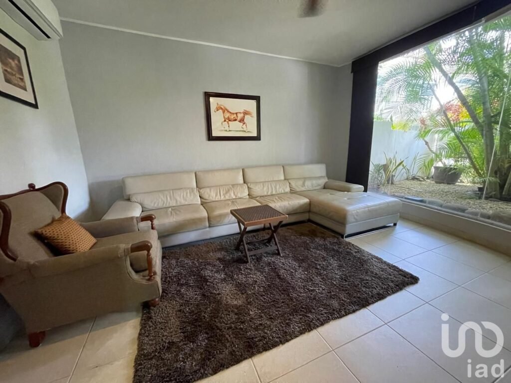 Residencia de 3 niveles en SM17 Cancún | Cerca de Costco | Residencial con alberca