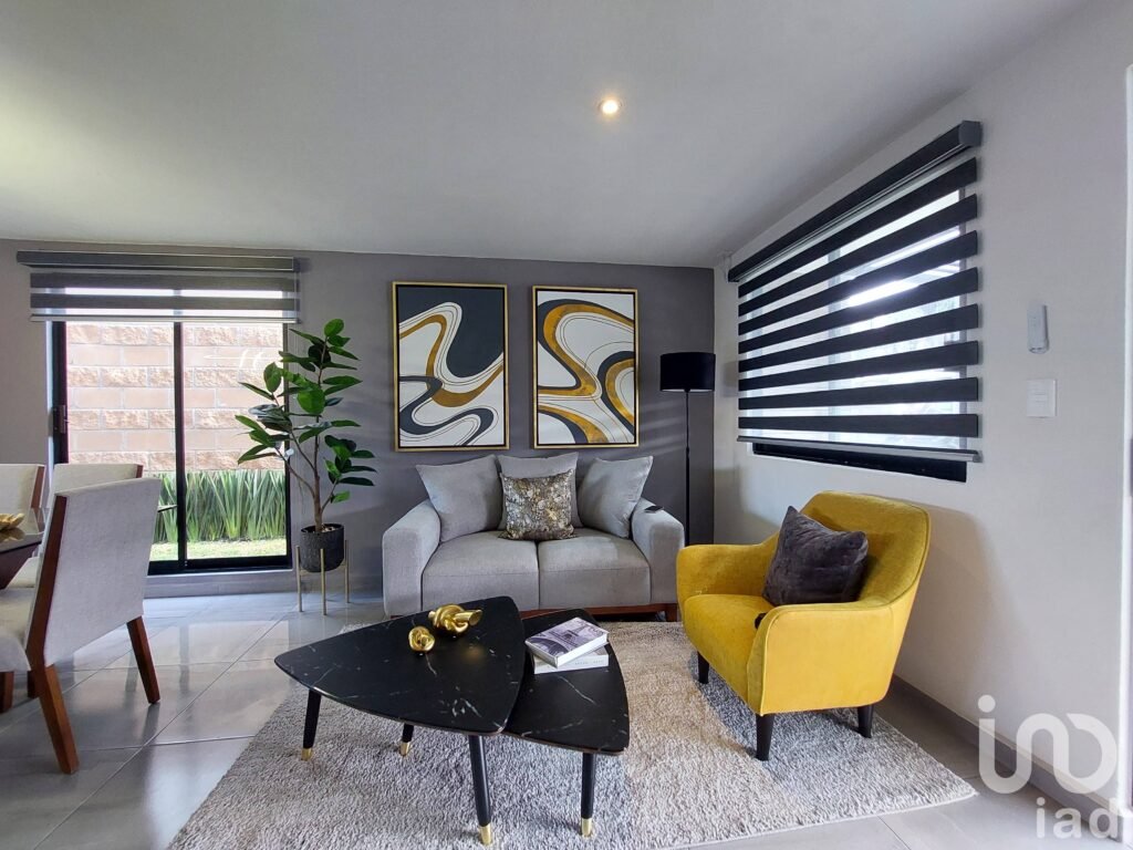 CASA EN VENTA LOMAS DE ANGELOPOLIS III CON PISCINA Y AMENIDADES