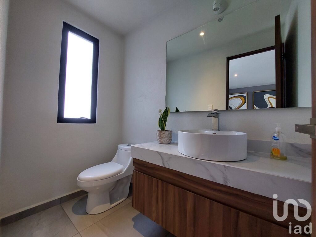 CASA EN VENTA LOMAS DE ANGELOPOLIS III CON PISCINA Y AMENIDADES