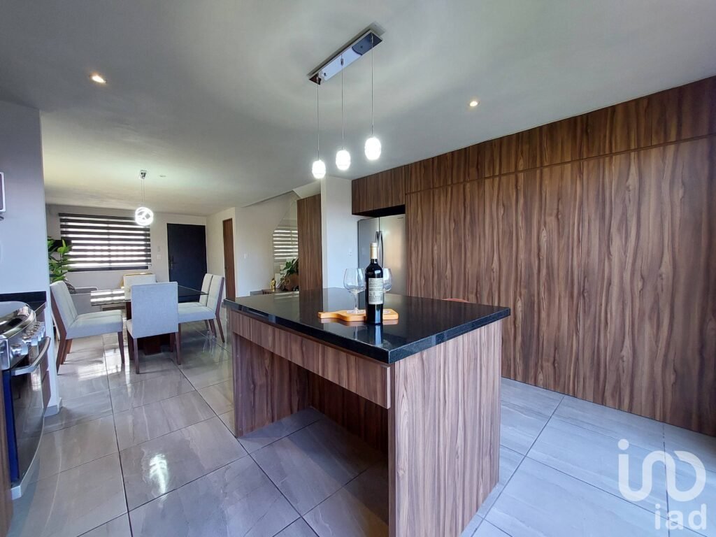 CASA EN VENTA LOMAS DE ANGELOPOLIS III CON PISCINA Y AMENIDADES