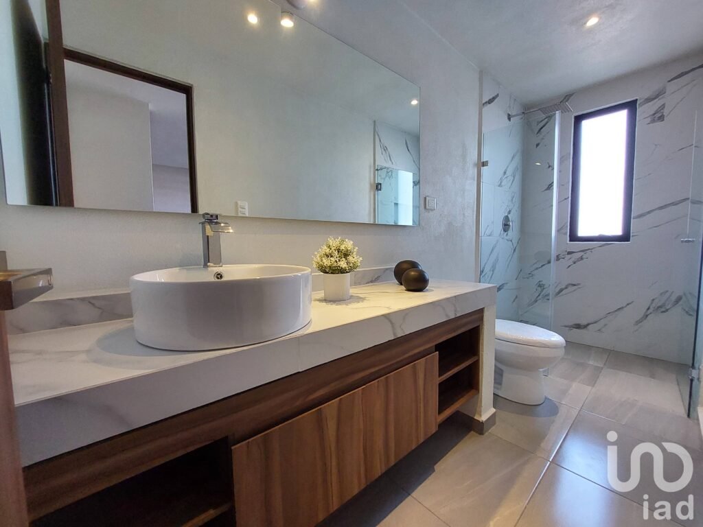 CASA EN VENTA LOMAS DE ANGELOPOLIS III CON PISCINA Y AMENIDADES