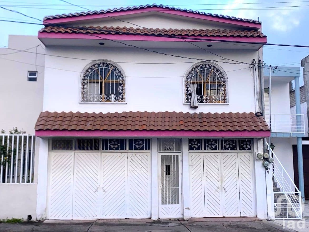 Casa en venta con gran potencial de inversión en Av. Victoria, Tepic – Terreno 7×30 Casa en venta con gran potencial de inversión en Av. Victoria, Tepic – Terreno 7×30