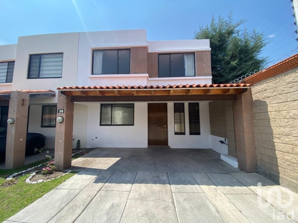 Casa de 3 recámaras en renta en Jardines de las Lomas, Cascatta, Lomas de Angelópolis