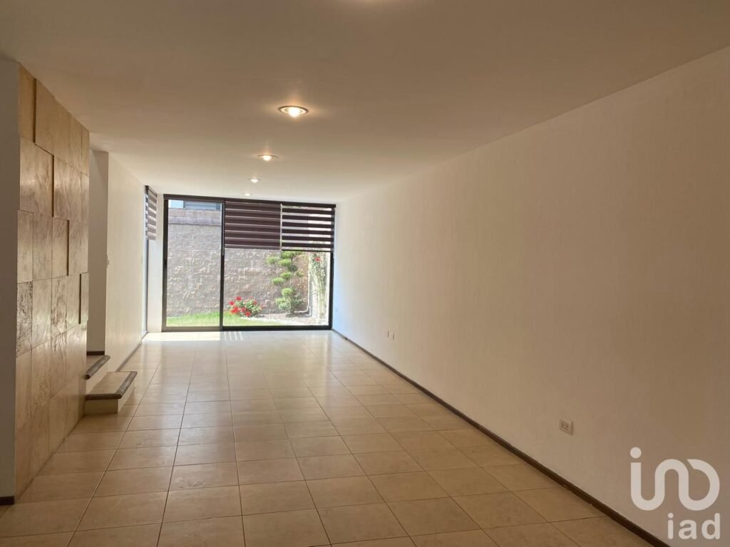 Casa de 3 recámaras en renta en Jardines de las Lomas, Cascatta, Lomas de Angelópolis