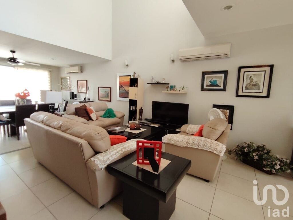 CASA EN VENTA EN LOMAS DEL SOL