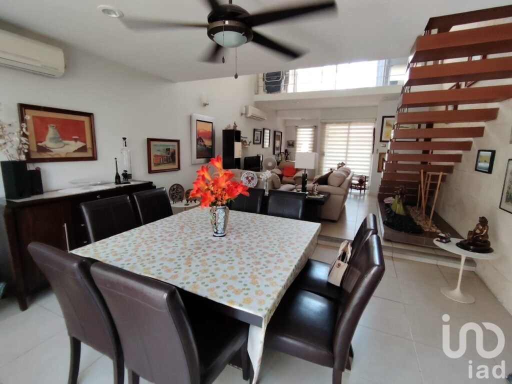 CASA EN VENTA EN LOMAS DEL SOL