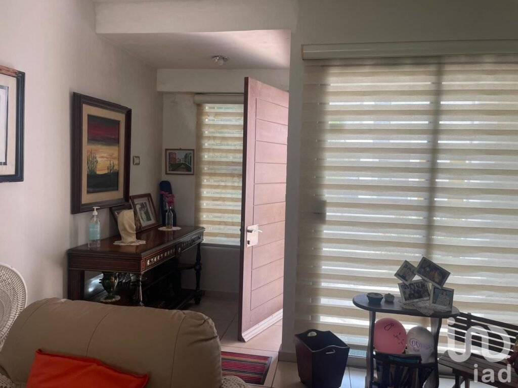 CASA EN VENTA EN LOMAS DEL SOL