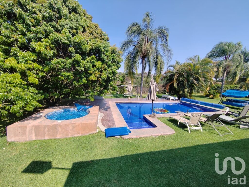 Casa en Cocoyoc con terreno amplio y entorno tranquilo