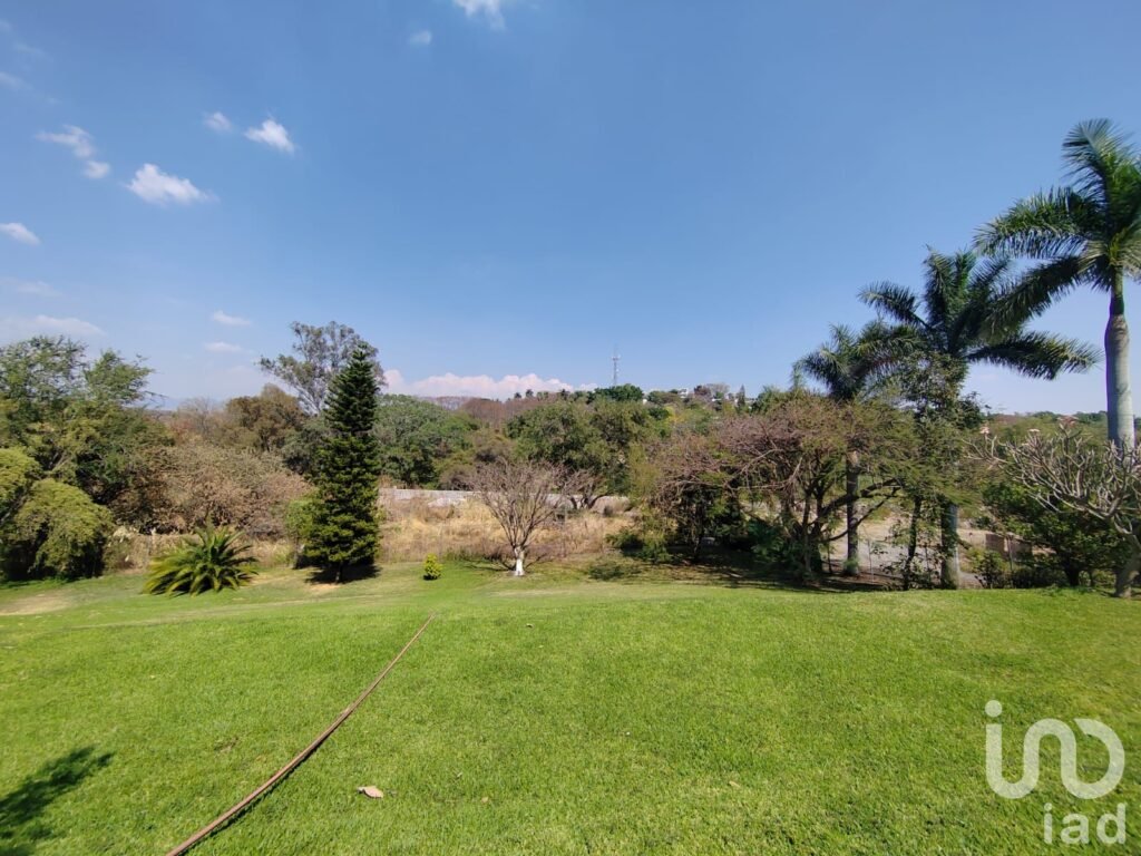 Casa en Cocoyoc con terreno amplio y entorno tranquilo