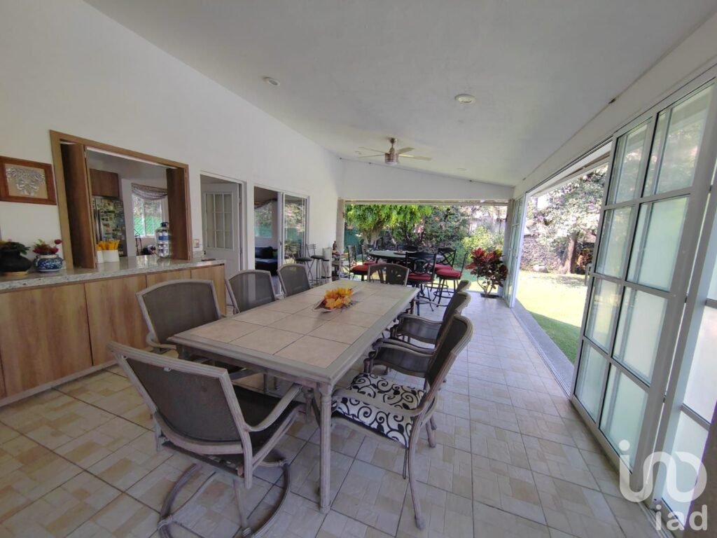 Casa en Cocoyoc con terreno amplio y entorno tranquilo