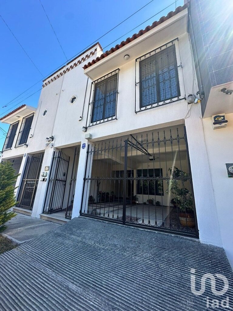 CASA AMUEBLADA EN RENTA FRACC. EL DEPORTIVO SAN CRISTOBAL