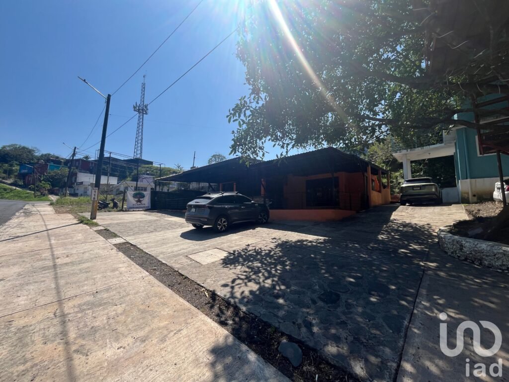 Terreno 3,835 m2 con restaurante y potencial turístico en Santiago Tuxtla, Veracruz