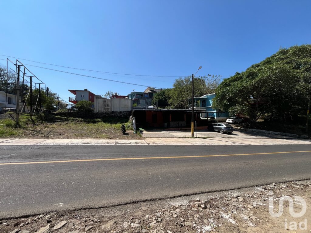 Terreno 3,835 m2 con restaurante y potencial turístico en Santiago Tuxtla, Veracruz