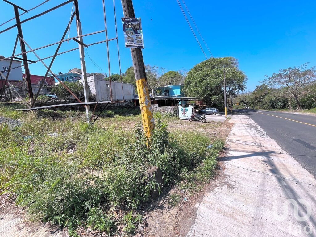 Terreno 3,835 m2 con restaurante y potencial turístico en Santiago Tuxtla, Veracruz