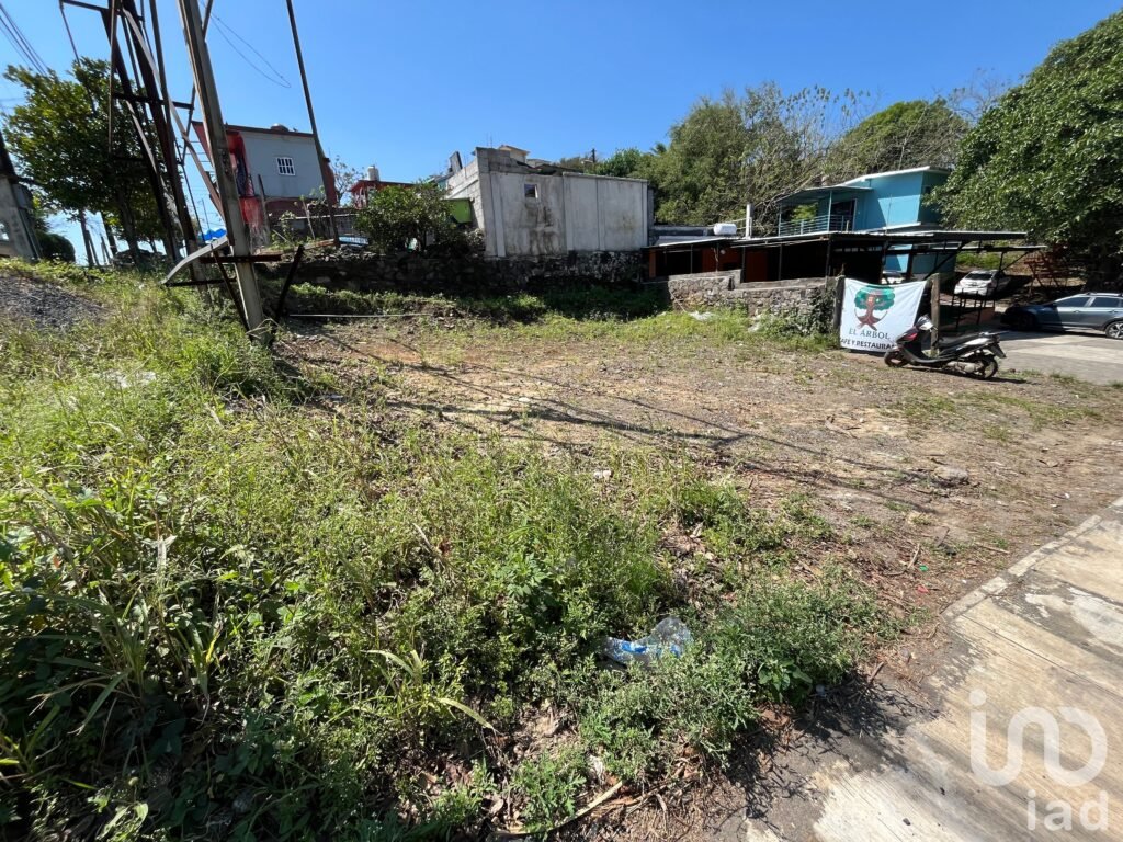 Terreno 3,835 m2 con restaurante y potencial turístico en Santiago Tuxtla, Veracruz
