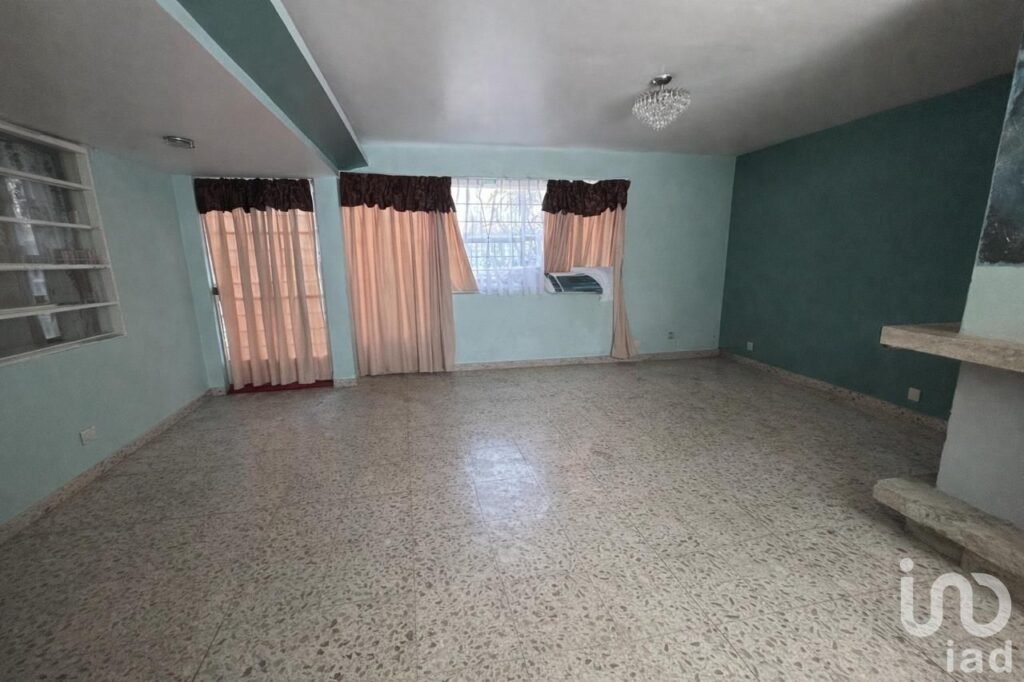 VENDO AMPLIA CASA EN COPILCO UNIVERSIDAD