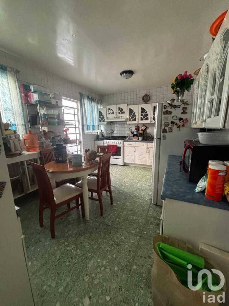 VENDO AMPLIA CASA EN COPILCO UNIVERSIDAD