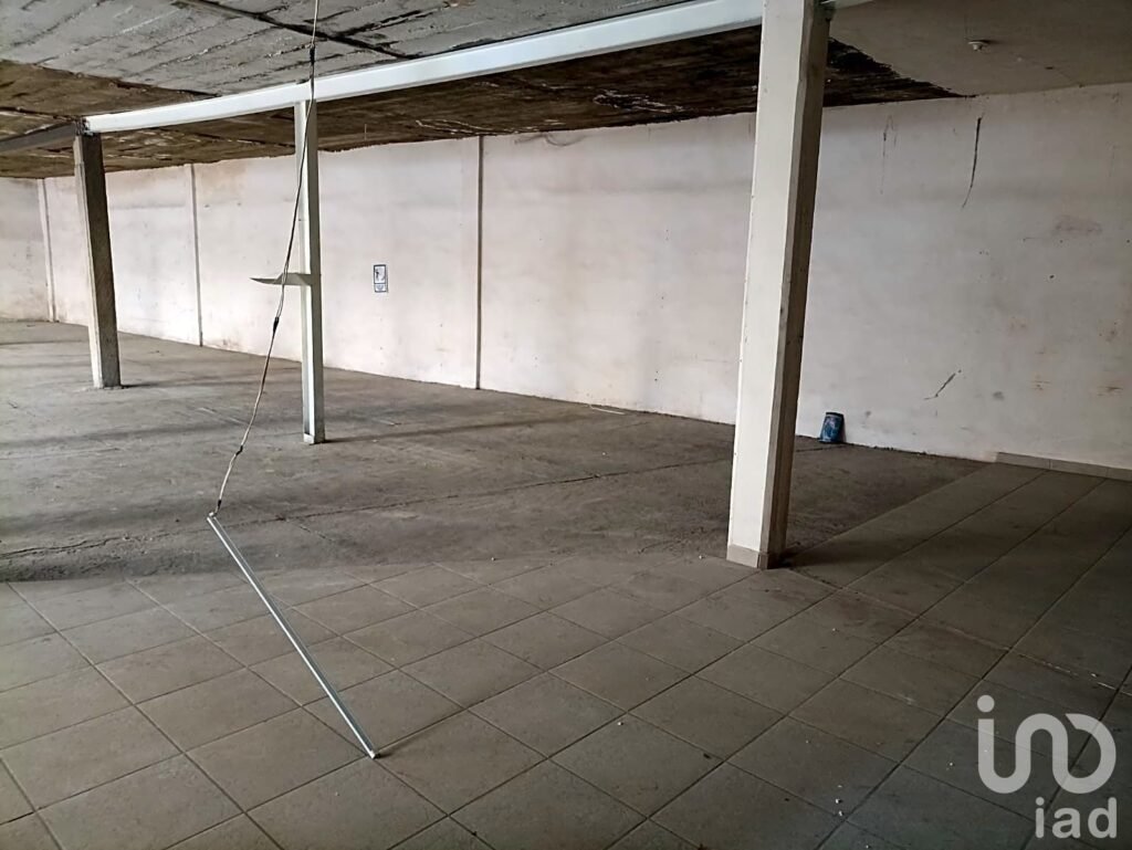 Bodega en Renta en Manantiales a 30 metros de la Avenida Madero