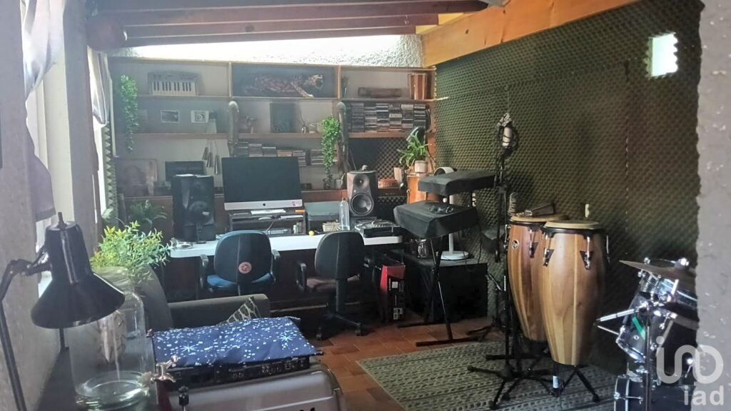 Venta San Nicolás Totolapan:  Terreno habitacional con casa ideal para  ocupar, ampliar o construir