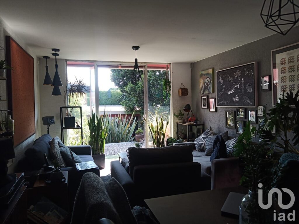 Venta San Nicolás Totolapan:  Terreno habitacional con casa ideal para  ocupar, ampliar o construir