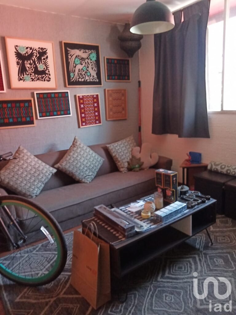 Venta San Nicolás Totolapan:  Terreno habitacional con casa ideal para  ocupar, ampliar o construir