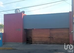 Venta San Nicolás Totolapan:  Terreno habitacional con casa ideal para  ocupar, ampliar o construir