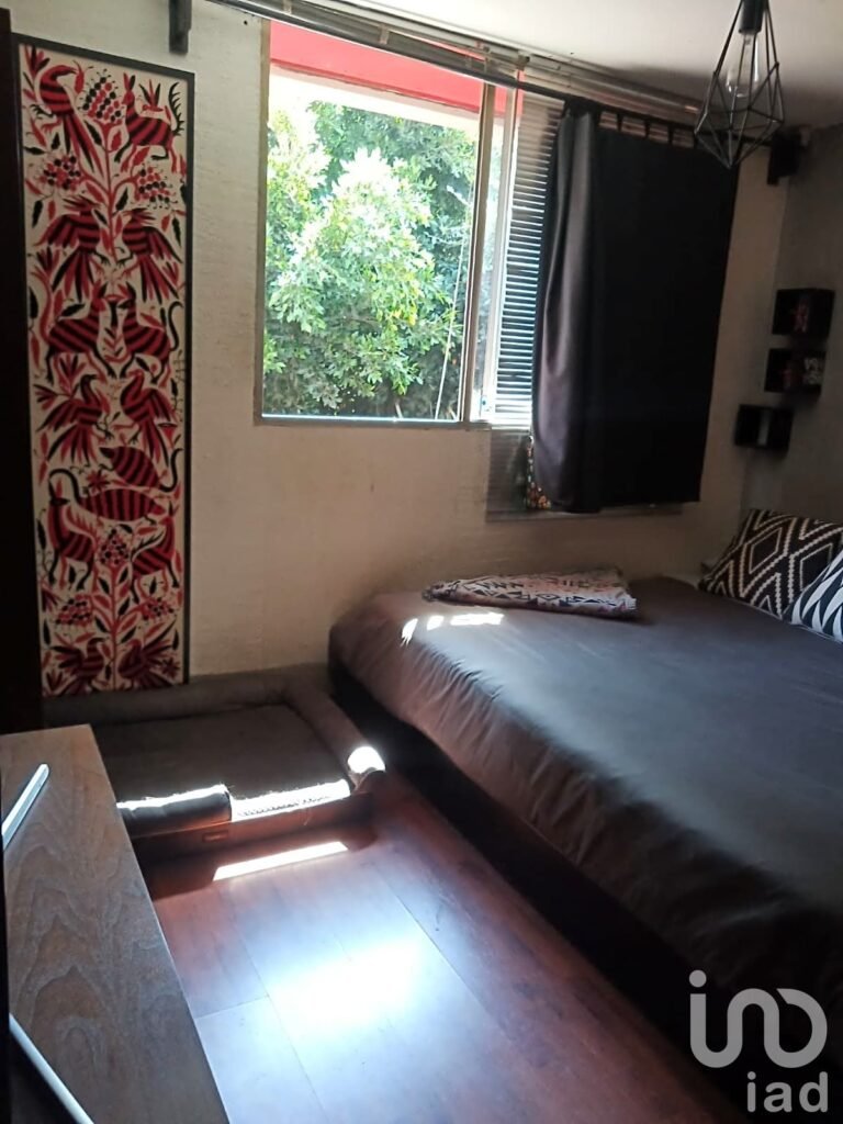 Venta San Nicolás Totolapan:  Terreno habitacional con casa ideal para  ocupar, ampliar o construir