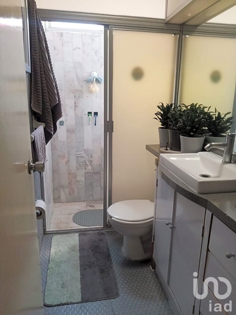 Venta San Nicolás Totolapan:  Terreno habitacional con casa ideal para  ocupar, ampliar o construir