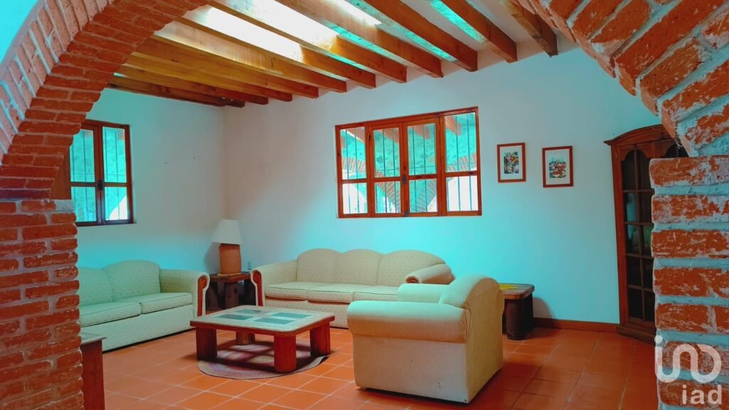 CASA CON ALBERCA Y CANCHA DE BASKETBALL EN JONACATEPEC MORELOS