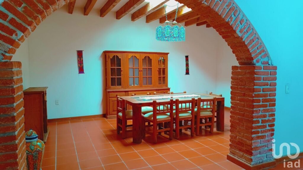 CASA CON ALBERCA Y CANCHA DE BASKETBALL EN JONACATEPEC MORELOS