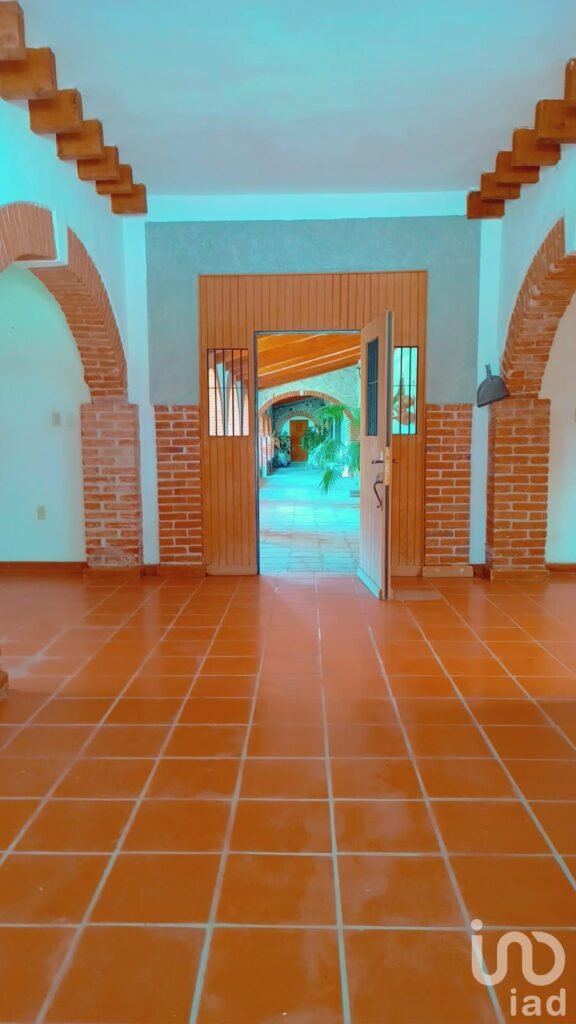 CASA CON ALBERCA Y CANCHA DE BASKETBALL EN JONACATEPEC MORELOS