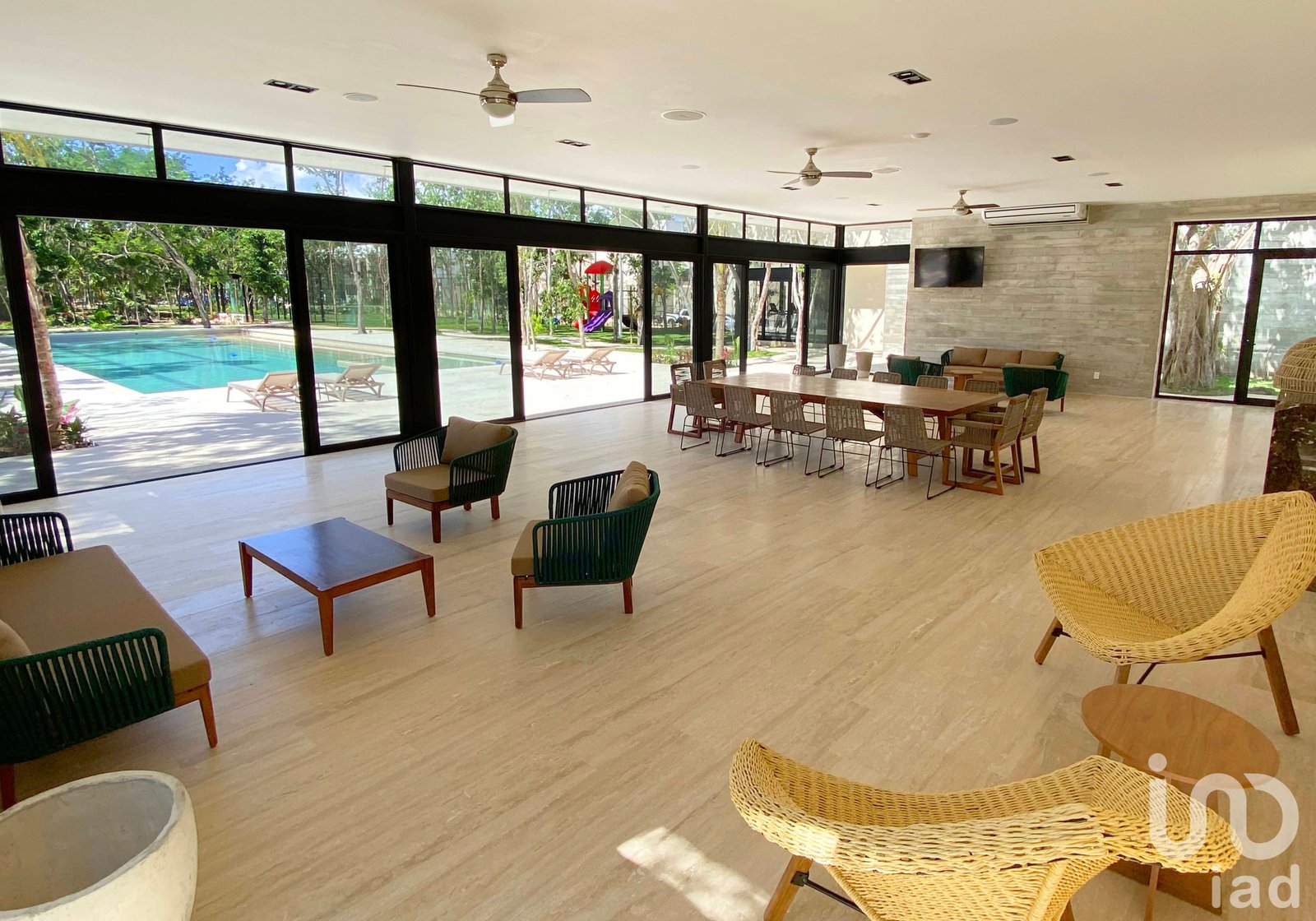 Disfruta de tu casa comoda y lujosa en un entorno seguro y pacifico