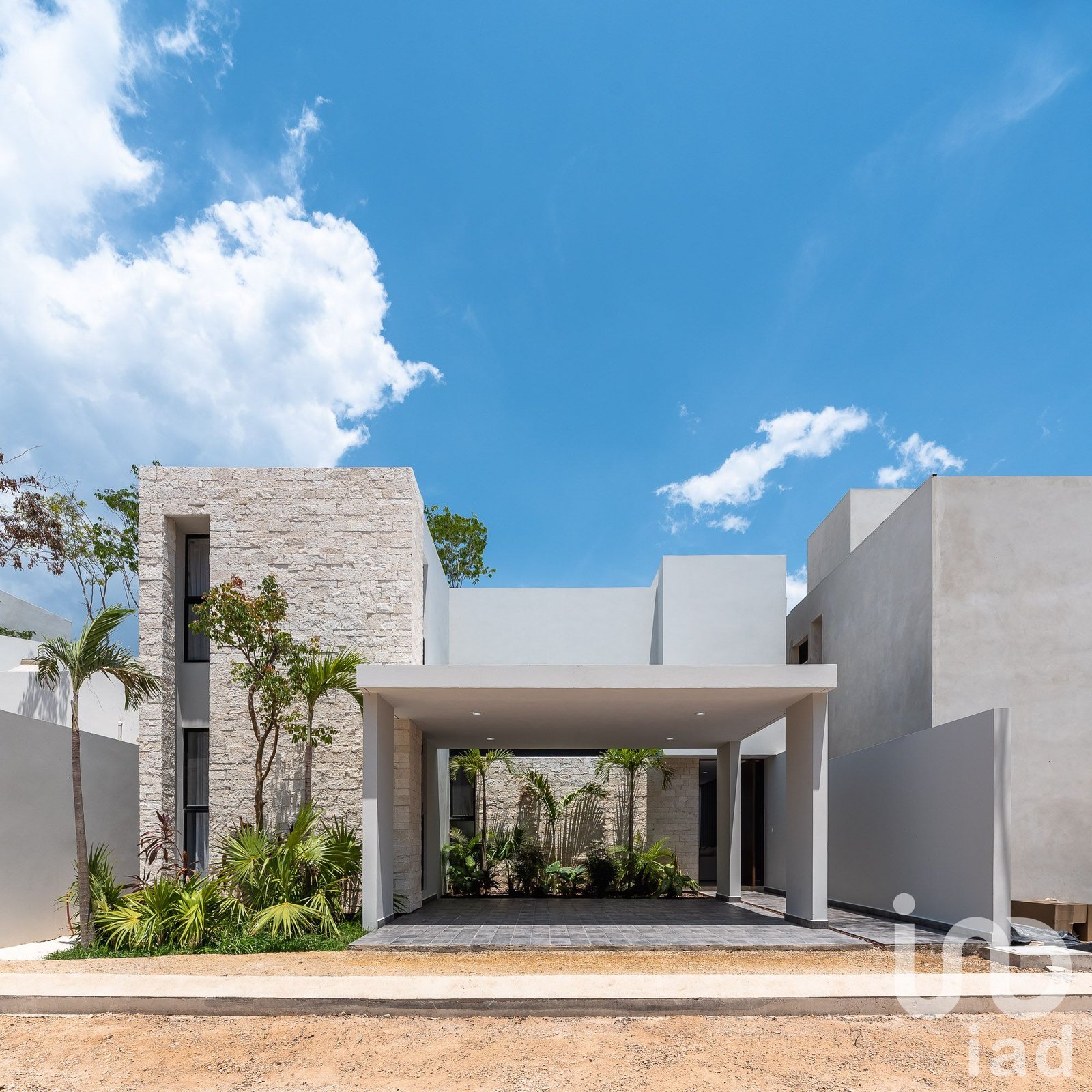 Disfruta de tu casa comoda y lujosa en un entorno seguro y pacifico Disfruta de tu casa comoda y lujosa en un entorno seguro y pacifico