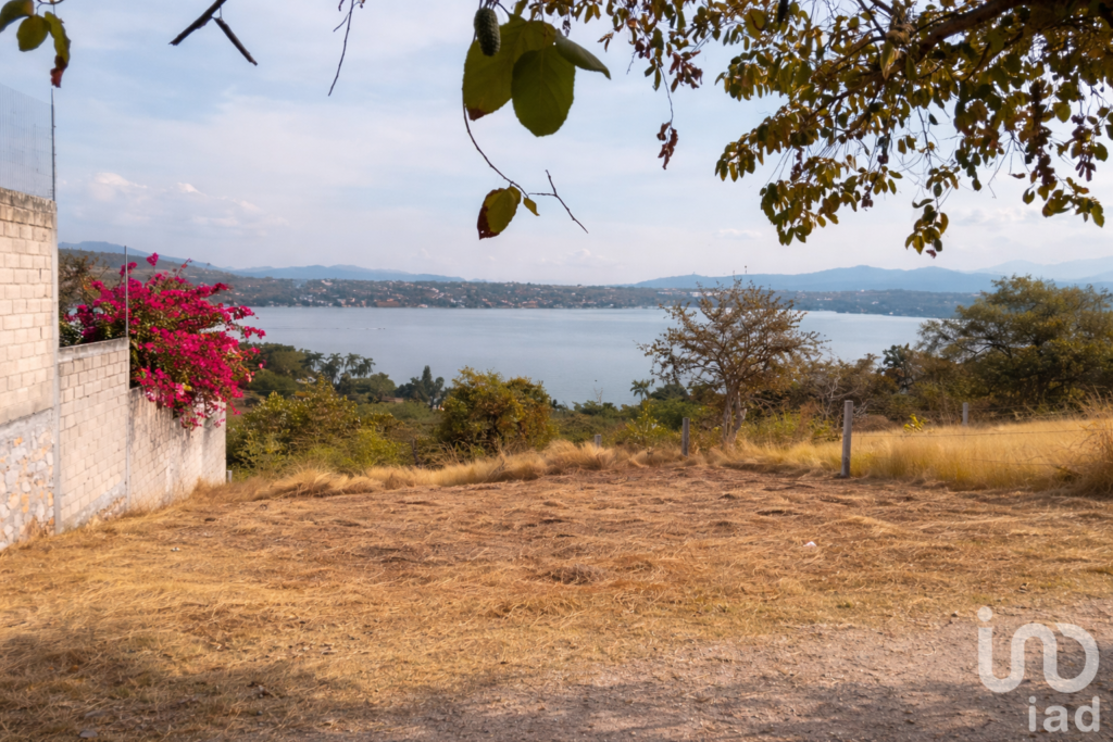 Venta de terreno con escrituras en Tequesquitengo, Morelos
