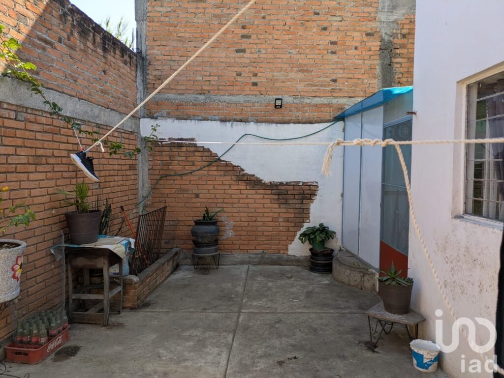 Casa Amplia en venta con departamento independiente en Ejidal Tres Puentes