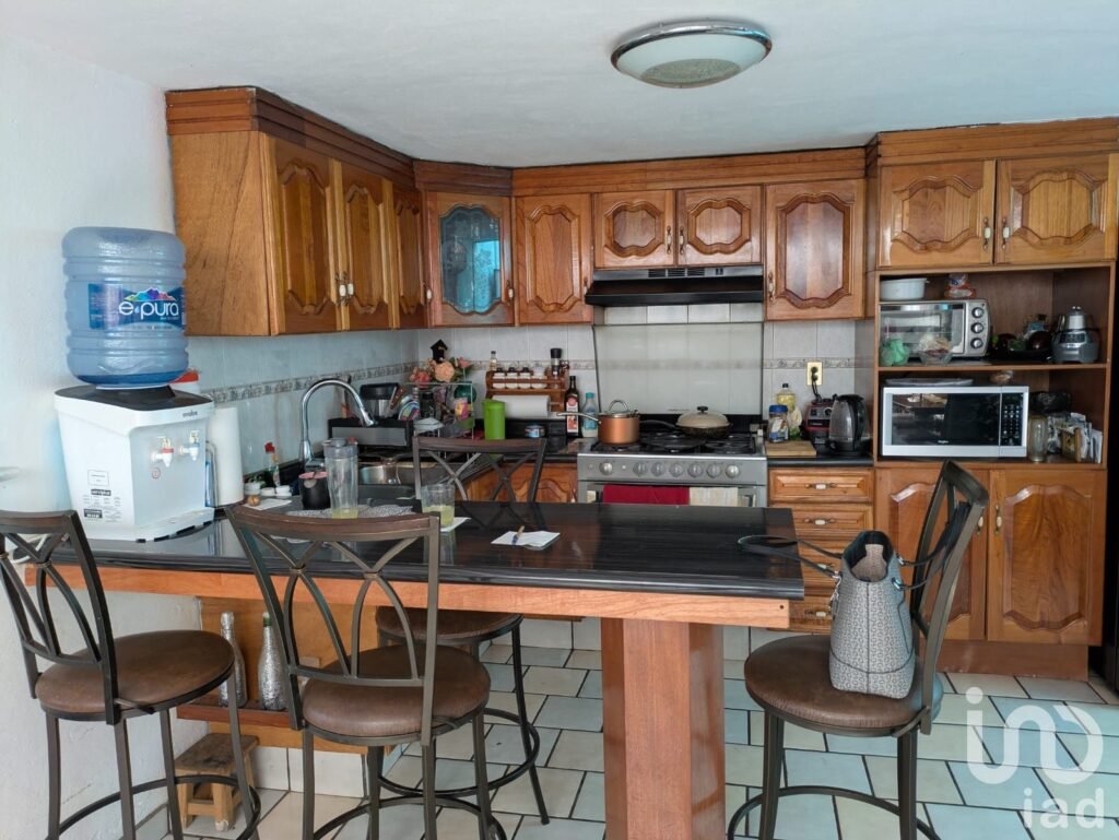 Casa Amplia en venta con departamento independiente en Ejidal Tres Puentes