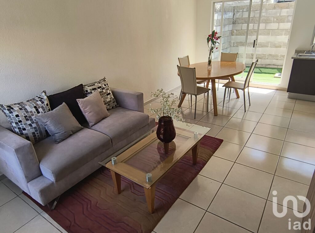 Casa en VENTA - 2 recámaras, ubicada en vialidad - Fraccionamiento PRIVADO