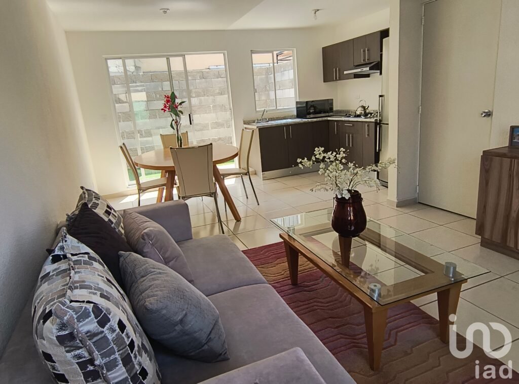 Casa en VENTA - 2 recámaras, ubicada en vialidad - Fraccionamiento PRIVADO