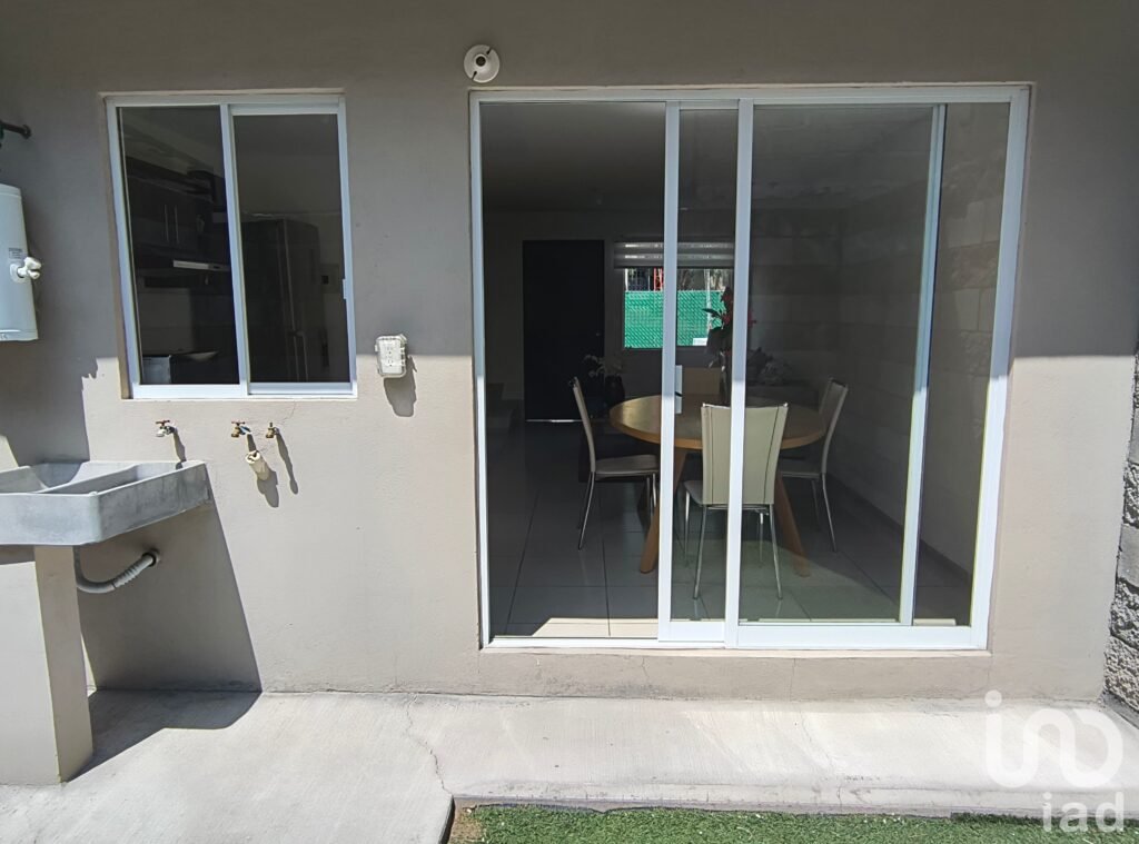 Casa en VENTA - 2 recámaras, ubicada en vialidad - Fraccionamiento PRIVADO