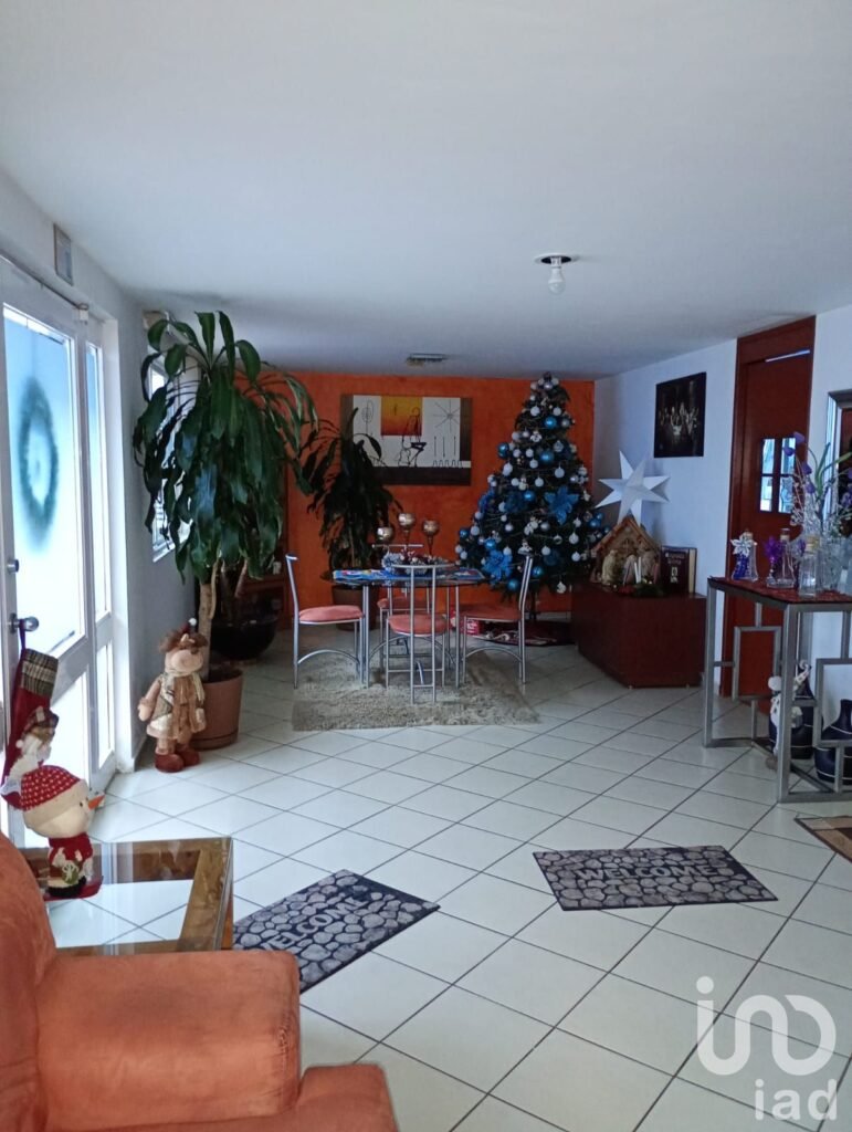 Venta de Casa en Lomas del Bosque.